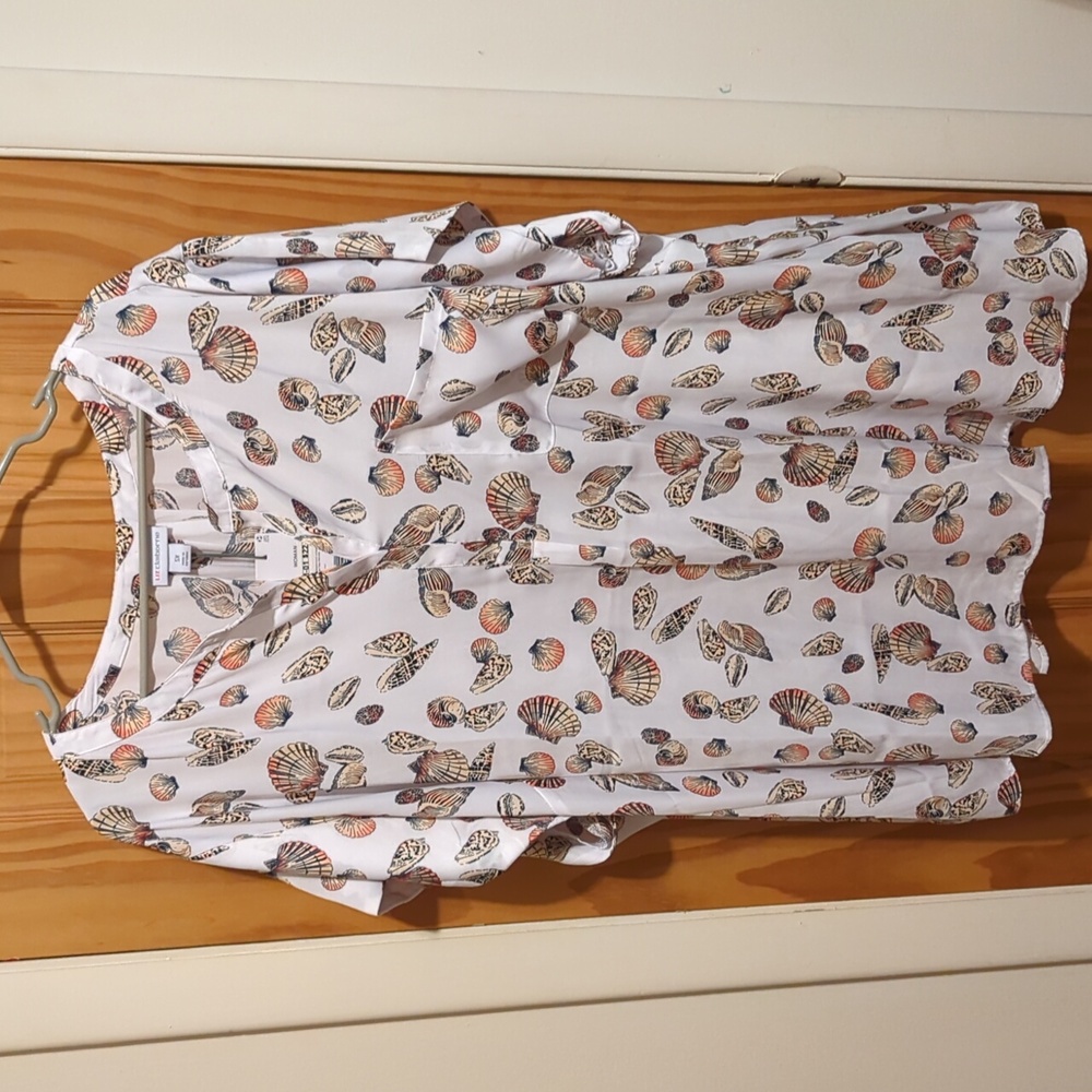 Liz Claiborne Top / White Shells
